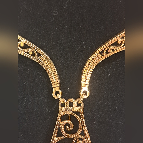 Vintage Ornate Gold Tone Costume Necklace With Coro Gold Tone. - Picture 3 of 7